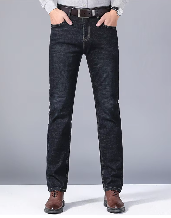Allsidige menns denimjeans med klassisk passform. Optimal komfort for både fritid og herremote.