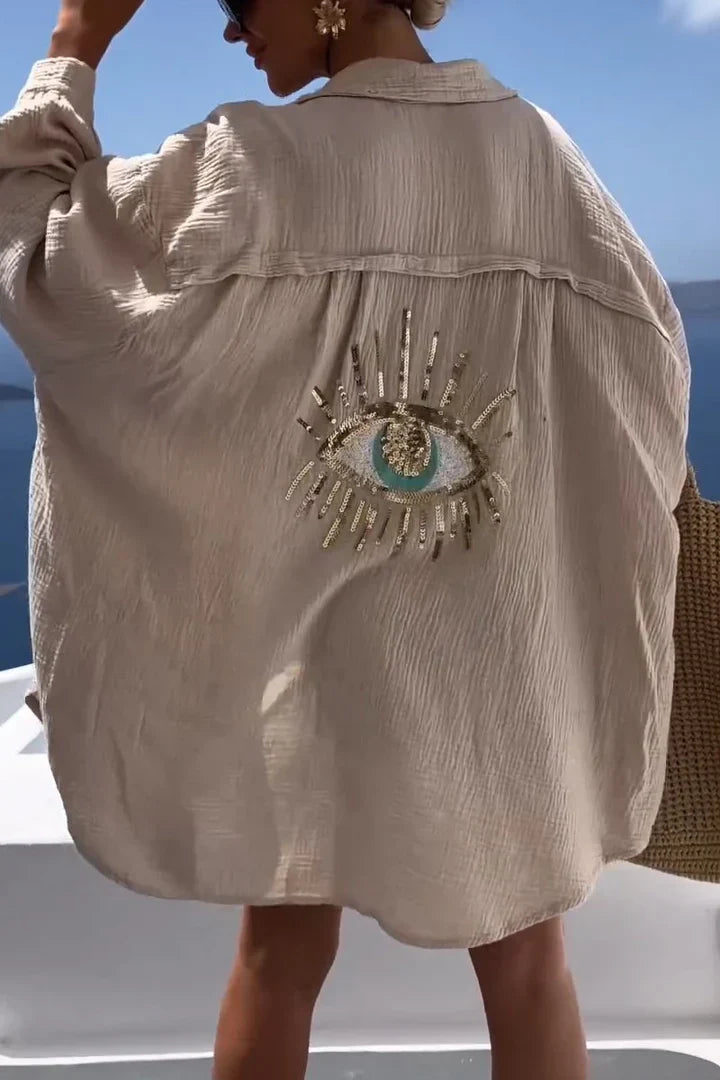 Trendy, feminin dame overstørrelse skjorte stylet for sommer. Flerfarget, avslappet passform.