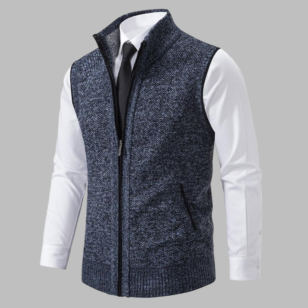 Komfortabel og stilig strikkevest med glidelås for menn. Klassisk design, essensielt herreplagg for alle anledninger.