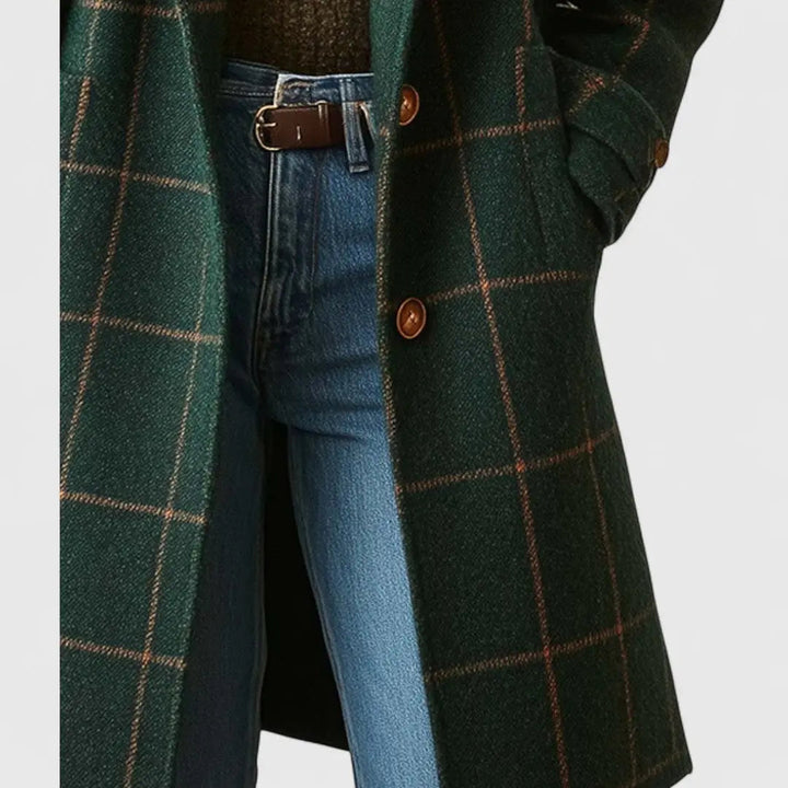 Damekåpe med elegant rutemønster. Klassisk design gjør denne kåpen til et perfekt og allsidig ytterplagg.