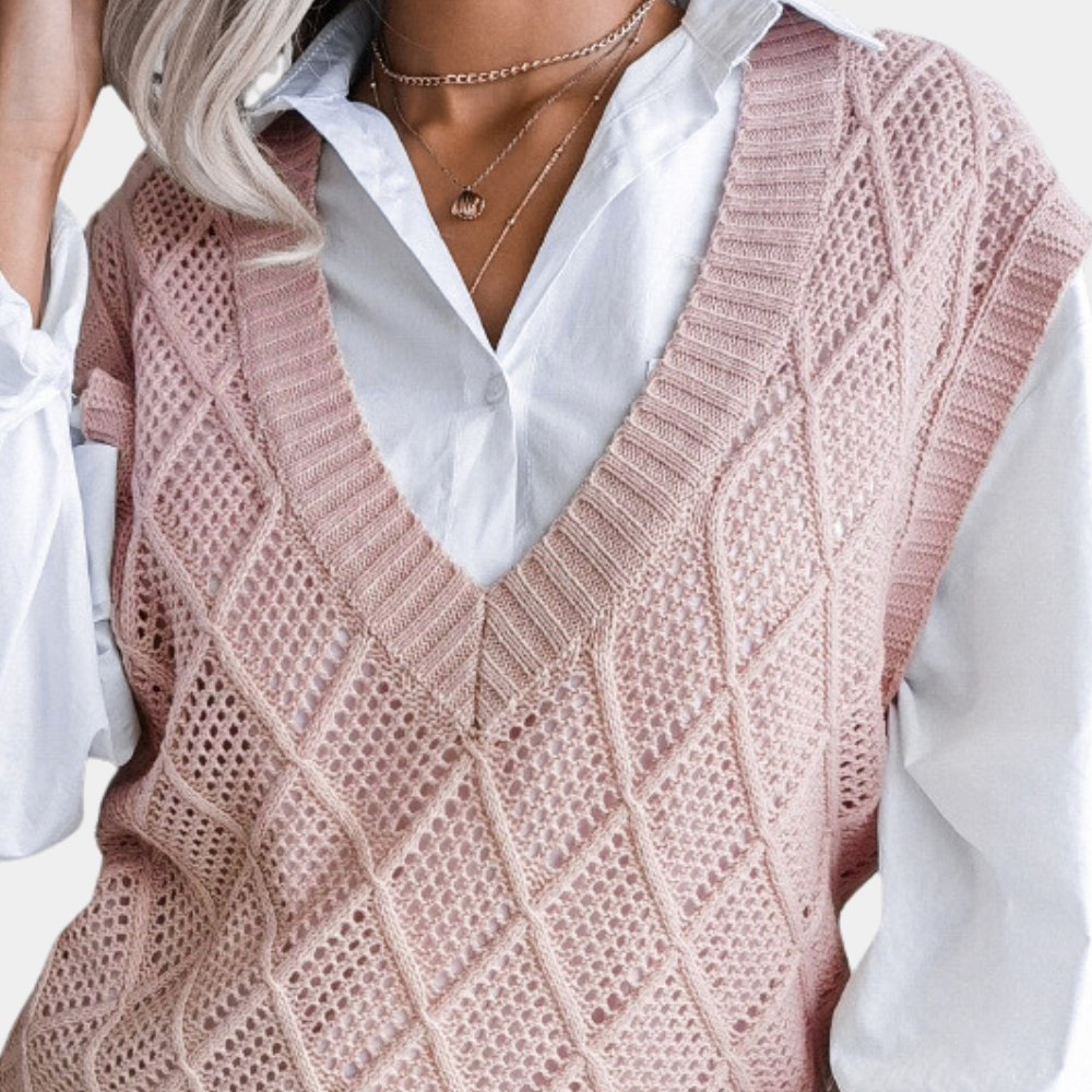 Komfortabel Sofie strikkevest for dame i tidløs design. Myk og varm damevest, perfekt for kjølige dager.