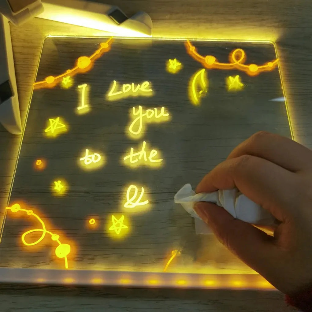 Bærbart LED-tegnebrett for barn. Gjenbrukbar lyspute stimulerer kreativitet og tegneferdigheter.