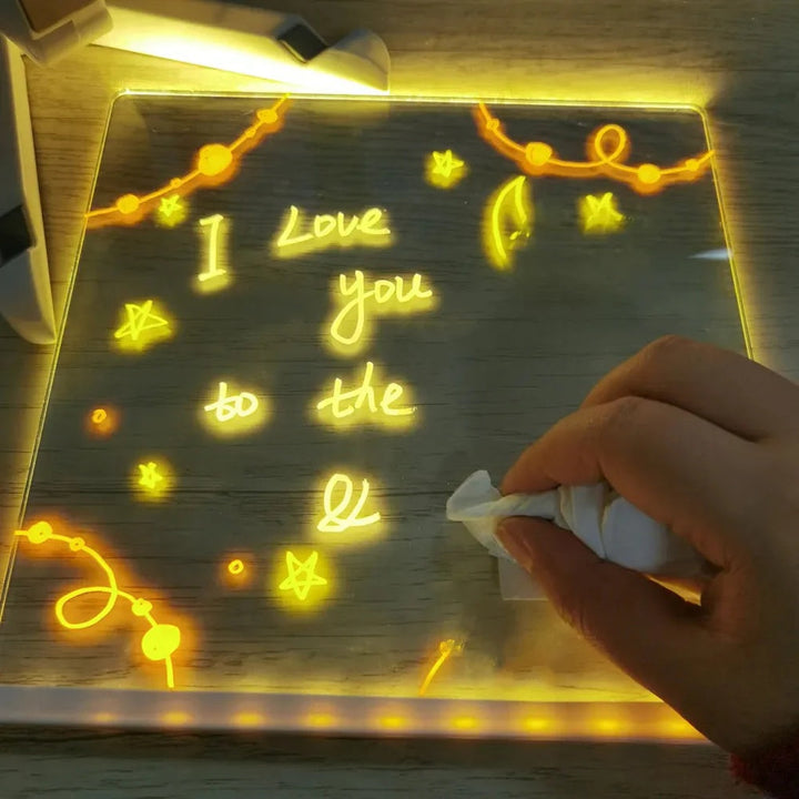 Bærbart LED-tegnebrett for barn. Gjenbrukbar lyspute stimulerer kreativitet og tegneferdigheter.