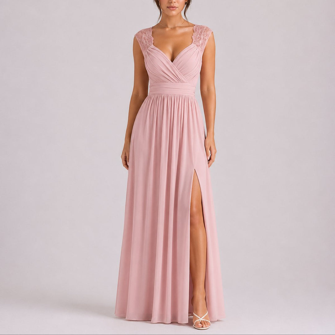Elegant off-shoulder maxikjole med blonder for dame. Perfekt høstkjole for bryllupsgjester og formelle anledninger.