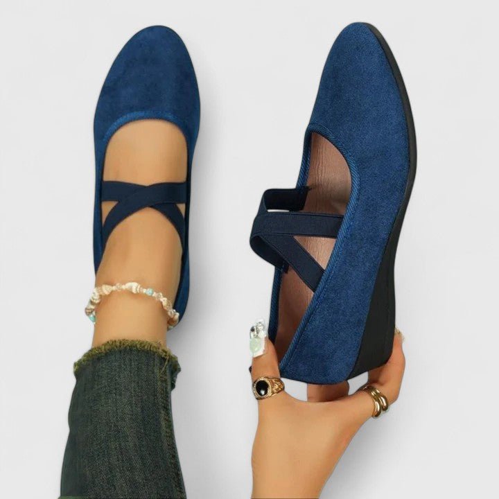 Dame slip-on sko, ortopediske flate, med elastisk overdel for enkel påkledning og optimal komfort.