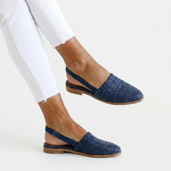 Fargerike kvinnesandaler med ergonomisk design, gir både stil og komfort til sommerantrekket.