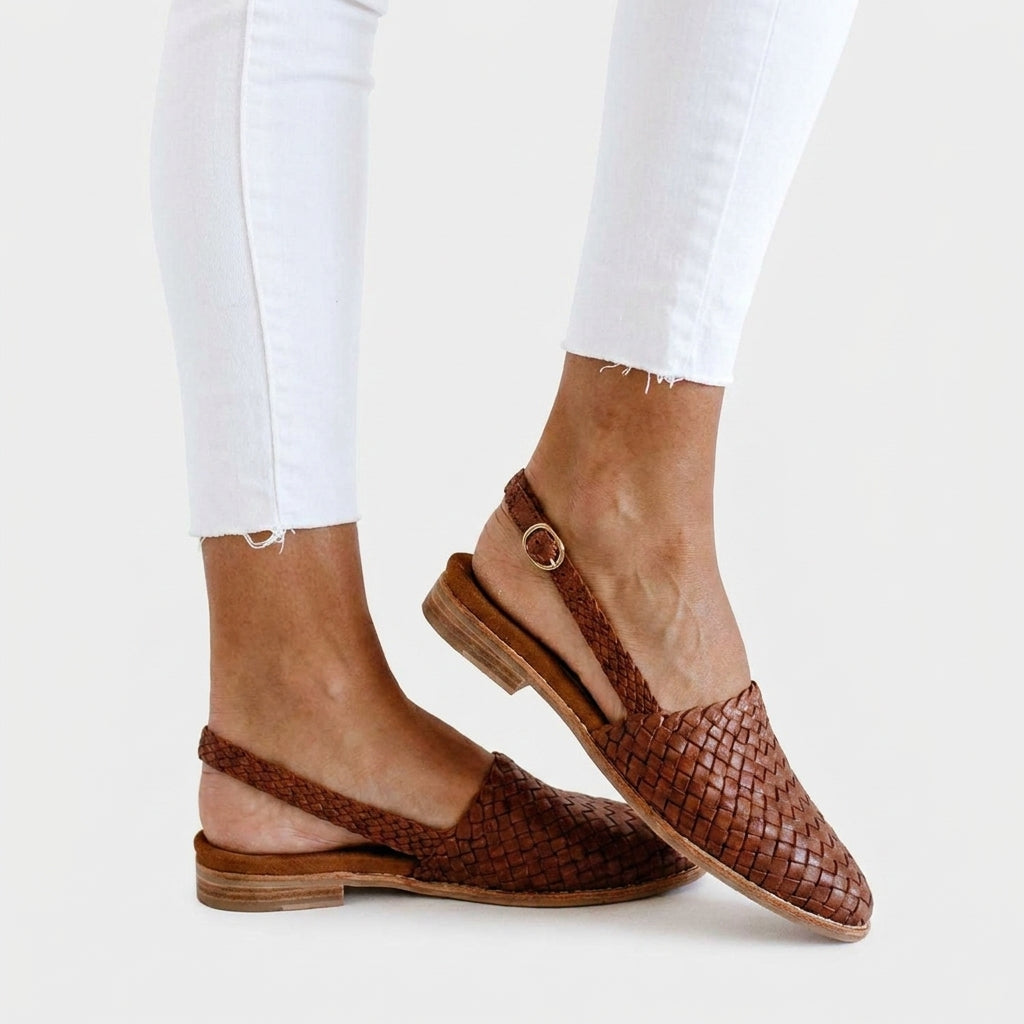 Stilige damesandaler i moderne design, ideelle for komfortabel sommerbruk og en aktiv hverdag.