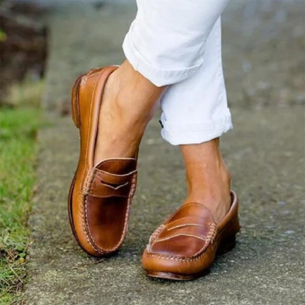 Klassiske Dame Ragna loafers i brunt skinn, komfortable og stilfulle slip-on damesko for hverdag og fest.