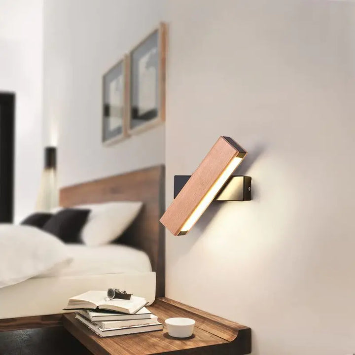 Enkel og moderne LED-vegglampe med 360° sving, passer til stue, soverom og gang.