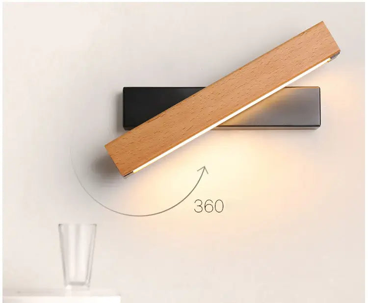 Stilfull LED-vegglampe med rotasjonsfunksjon, perfekt for å fremheve kunst eller detaljer.