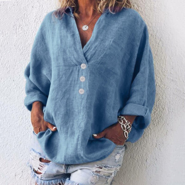 Avslappet linbluse for damer med løs passform. Elegant V-hals topp, ideell for sommer og hverdagskomfort.