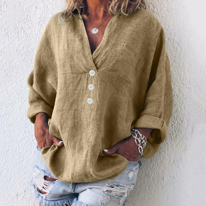 Damebluse i lin, V-hals og oversized snitt. Løs passform for optimal komfort og avslappet sommerstil.