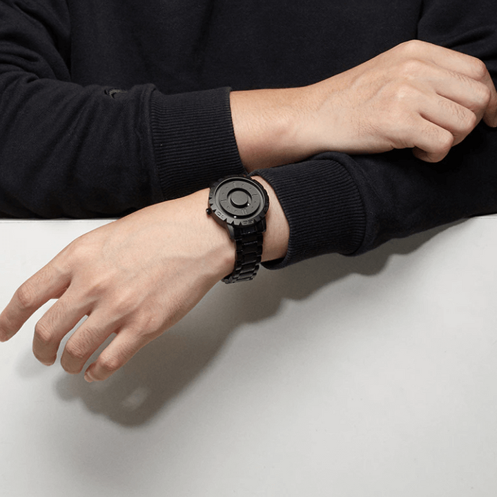 Magnetisk Ballklokke for menn i hverdagsbruk, et stilig og funksjonelt armbåndsur som skiller seg ut.