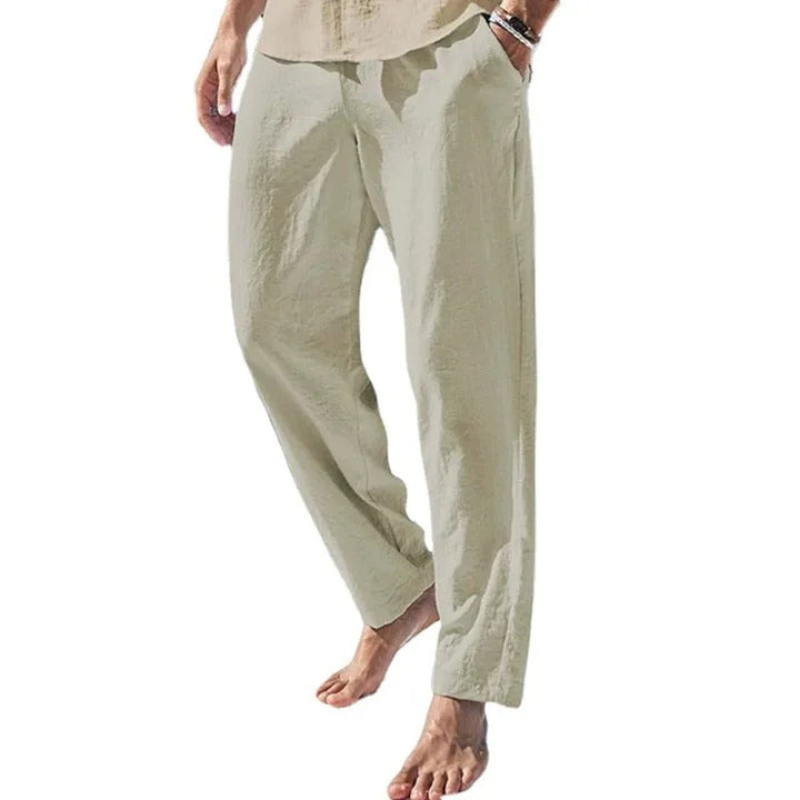 Moderne ankellange herre joggebukser i streetwear-stil, meget komfortable.