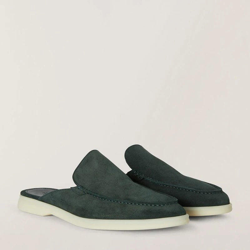 Svarte herre loafers med lav profil og myk såle. Komfortable og pustende fritidssko for hele dagen.