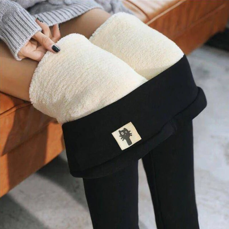 Kvinner i stretchy, varme leggings med høy midje, ideelle for komfortabel bevegelse.