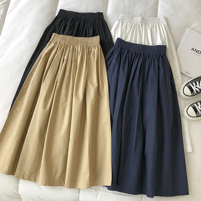 Stilrent plissert midiskjørt for dame, perfekt for sommerstil og hverdag. Høy midje A-linje for elegant look.