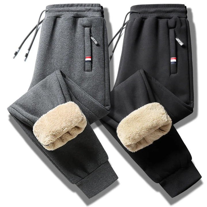 Grå menns sweatpants med glidelåslommer, ideell for trening, sport eller avslapping hjemme.