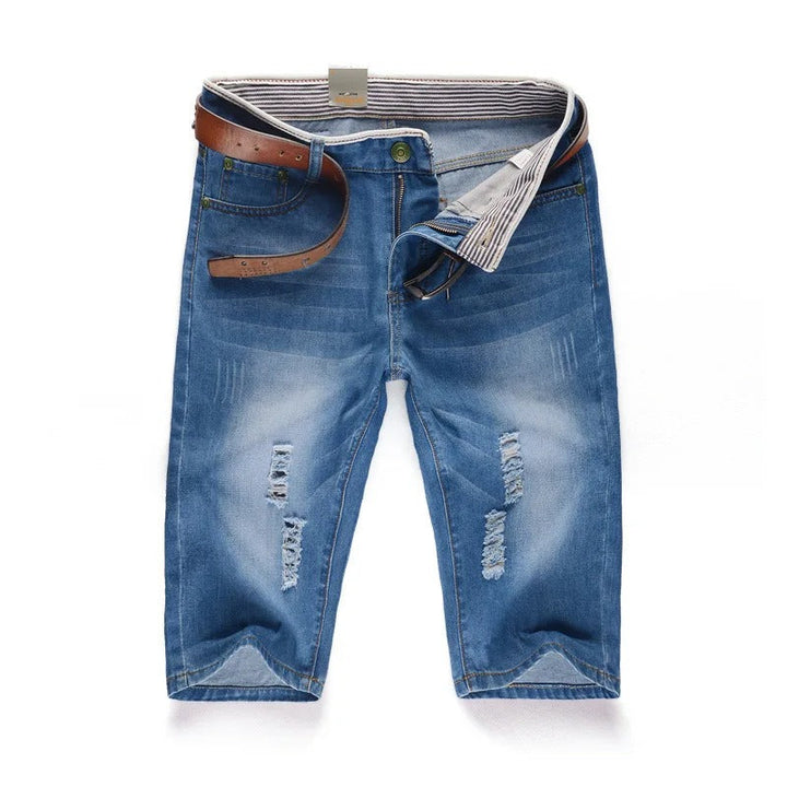 Lysblå herreshorts for sommeren. Avslappet stil og luftig design for maksimal komfort i varmen.