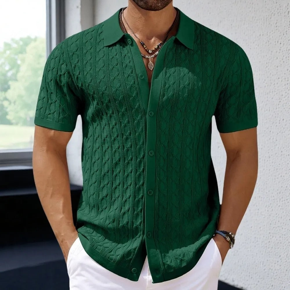 Strikket herrepolo med intrikat jacquardmønster. Komfortabel og klassisk design for menn.