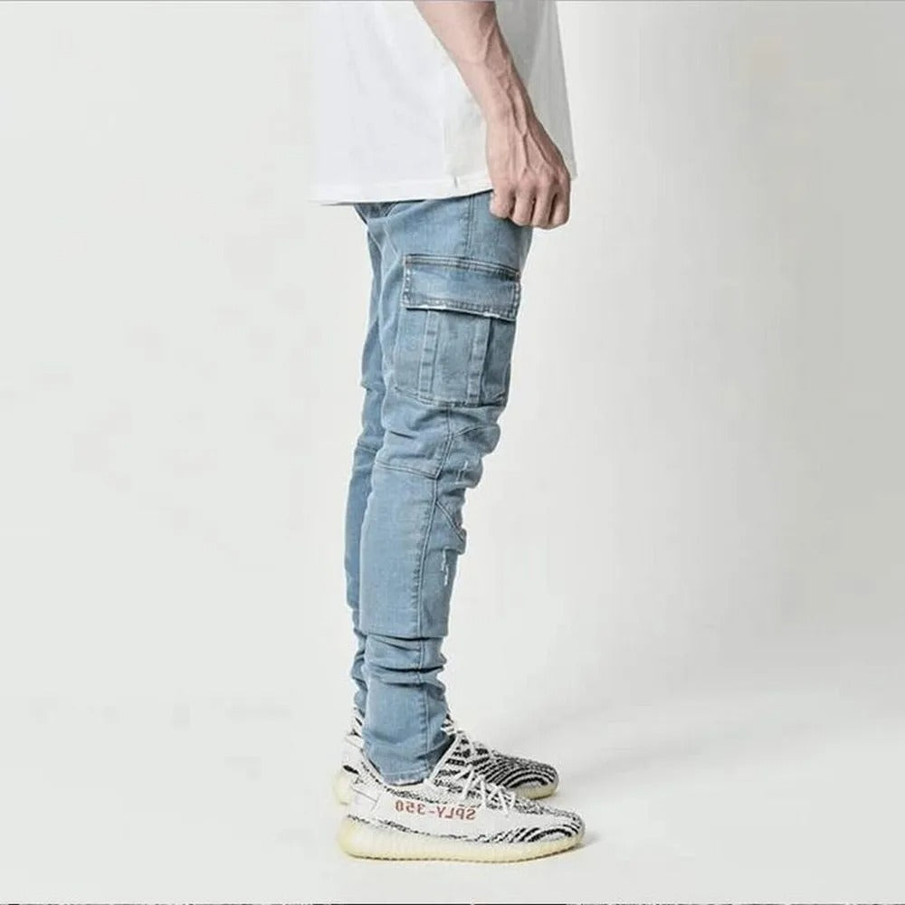 Svarte slim fit herrejeans med elastisk stretch og flere lommer. Komfortabel fritidsbukse for menn.