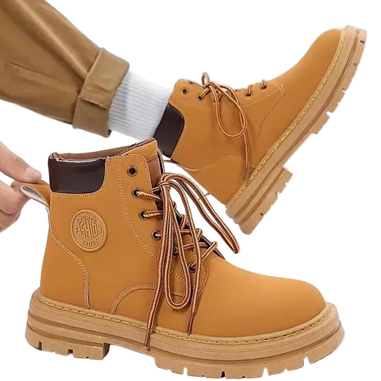 Retro herrestøvler i khaki med snøring. Tidløse, komfortable fritidsstøvler for vinterbruk.