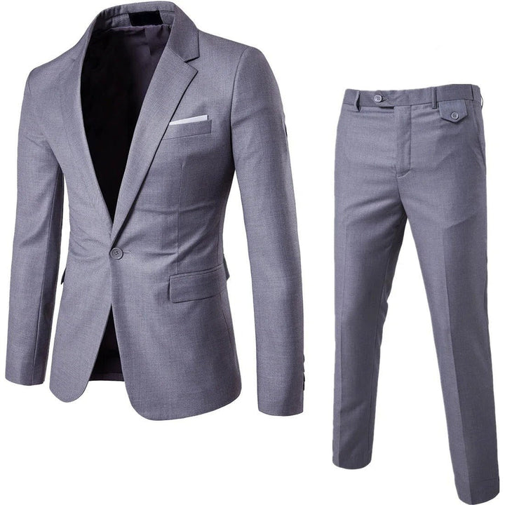 Nærbilde av elegant slim fit herredress, viser stofftekstur og kvalitetsdetaljer for menn.