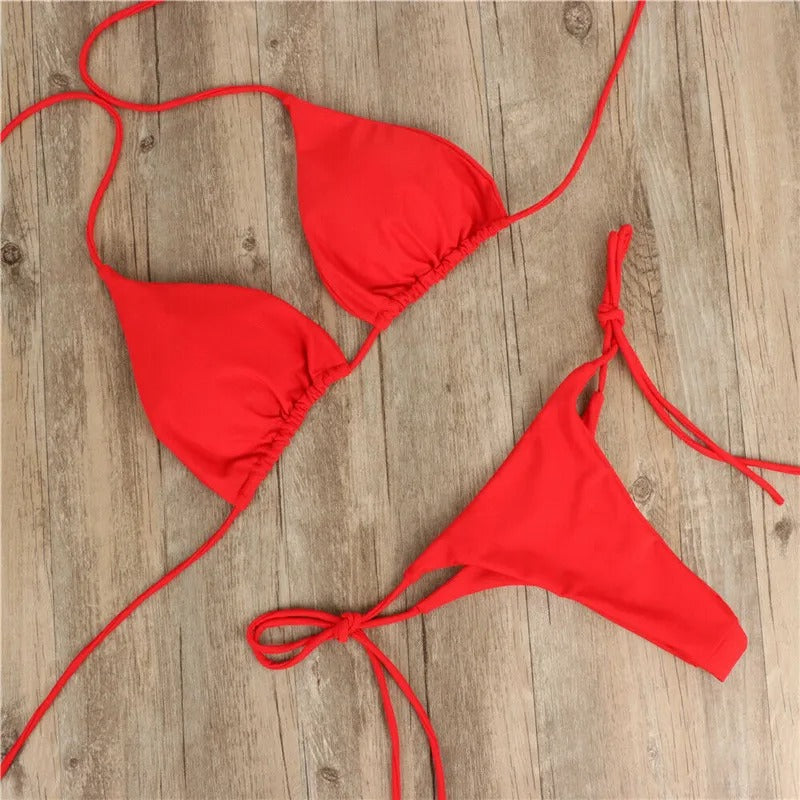 Trendy kvinne badetøy sett med push-up. Komfortabelt og stilfullt for sommerens strand- og bassengaktiviteter.