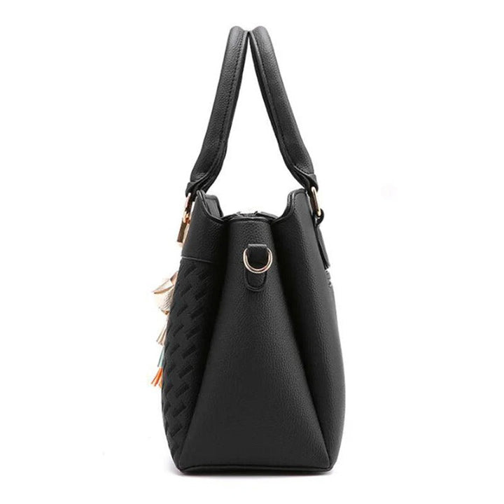 Blå dameveske med crossbody-funksjon, elegant broderi og stilfull dusk. Perfekt hverdagstilbehør.