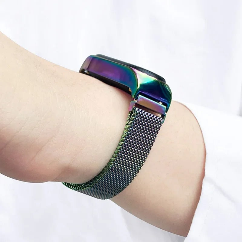 Trendy LED-klokke for kvinner med magnetrem, vanntett og digitalt display, flott motetilbehør.