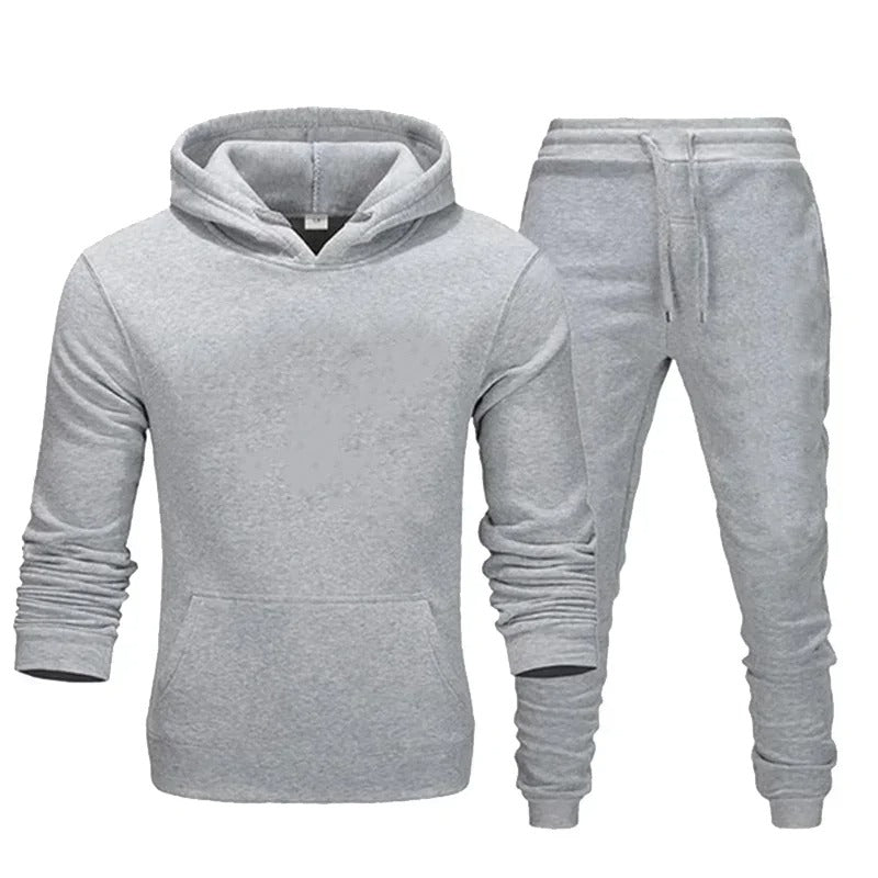 Mann i sporty treningsgensersett for herre. Hettegenser og joggebukse for trening, løping eller aktivitet.