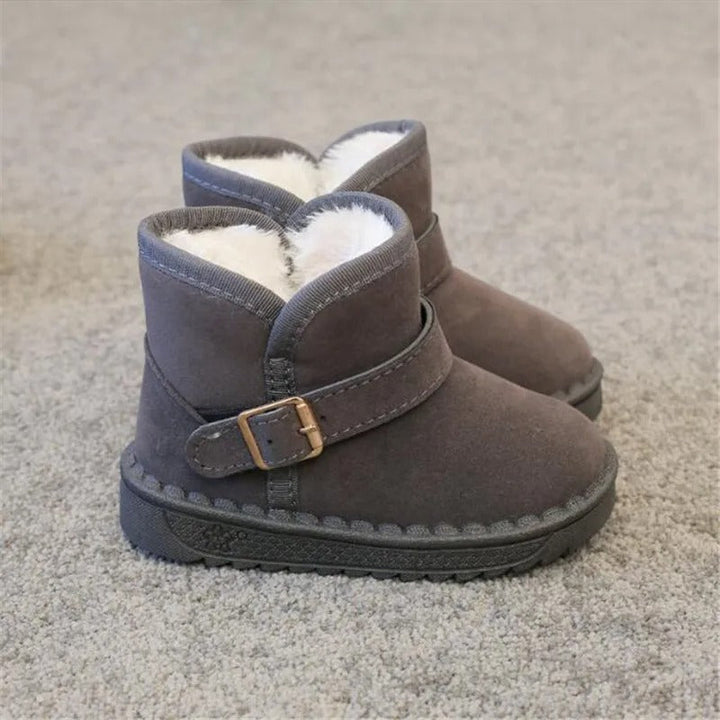 Barnesko: Slip-on vinterstøvler for barn med plysjfor, holder små føtter varme og tørre.