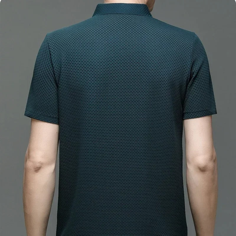 Elegant herre poloskjorte i klassisk design. Pustende stoff for kjølig komfort og tidløs, stilig look.
