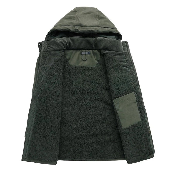 Varm og vindtett vinterparkas for menn, robust design med praktiske lommer og justerbar hette.