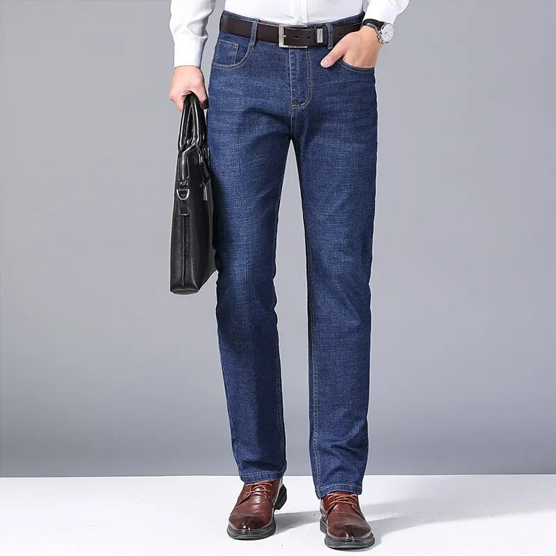 Holdbare herrejeans i klassisk denimstoff. Slim fit design for langvarig komfort og stil.