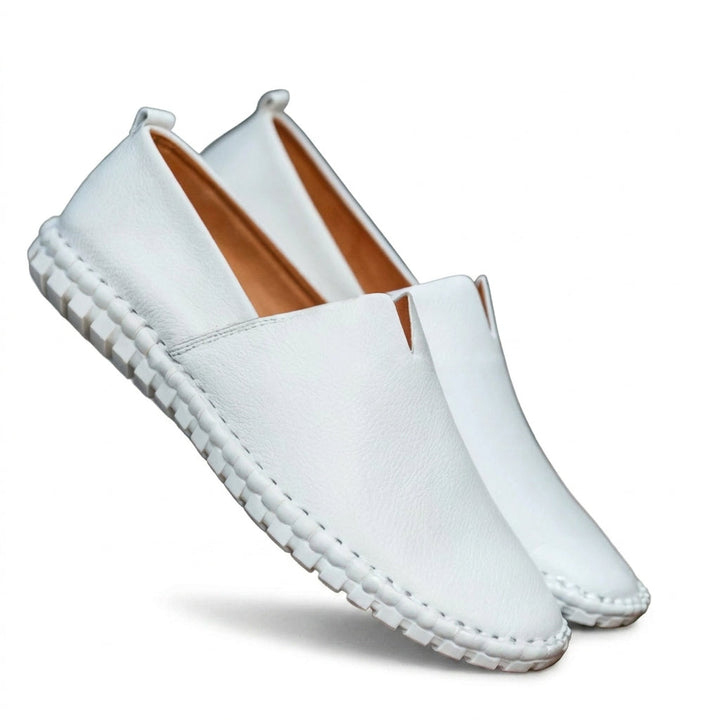 Slip-on design av herre loafers i skinn. Enkel å ta på, og gir maksimal komfort og eleganse.