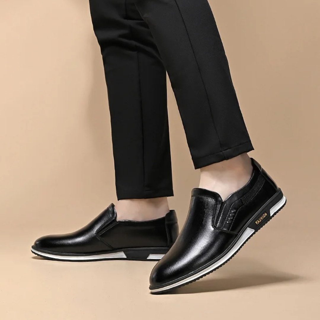 Stilige menns loafers i sort, ideelle for en moderne og komfortabel casual look. Elegante hverdagssko.