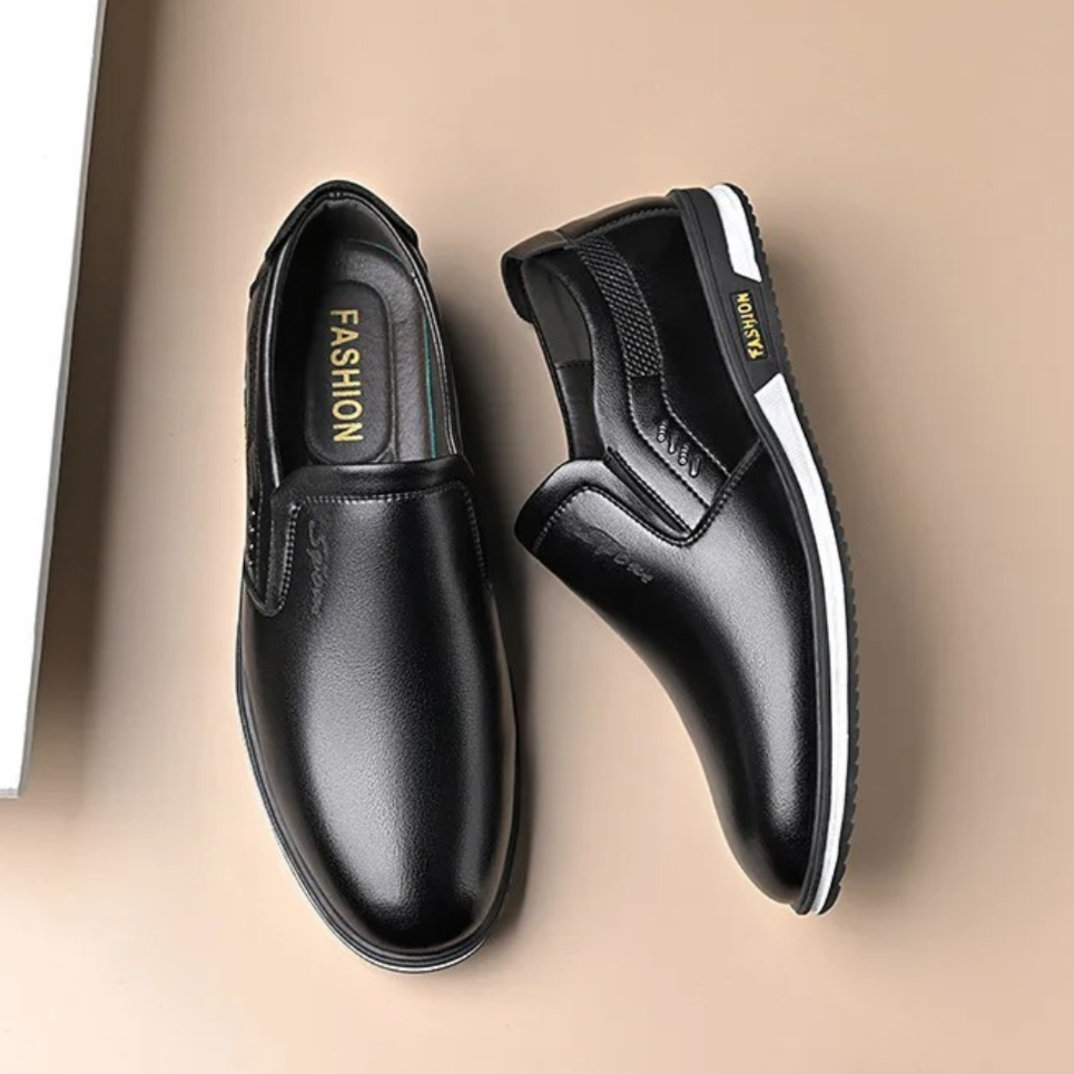 Komfortable menns skinnloafers for allvær, slitesterke herresko med tidløs stil for jobb og fritid.