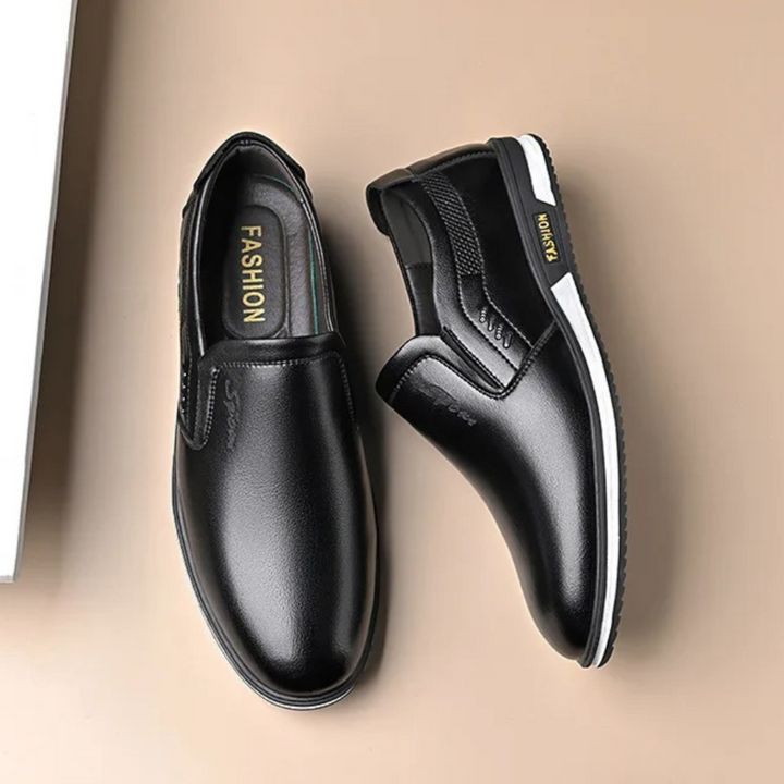 Komfortable menns skinnloafers for allvær, slitesterke herresko med tidløs stil for jobb og fritid.