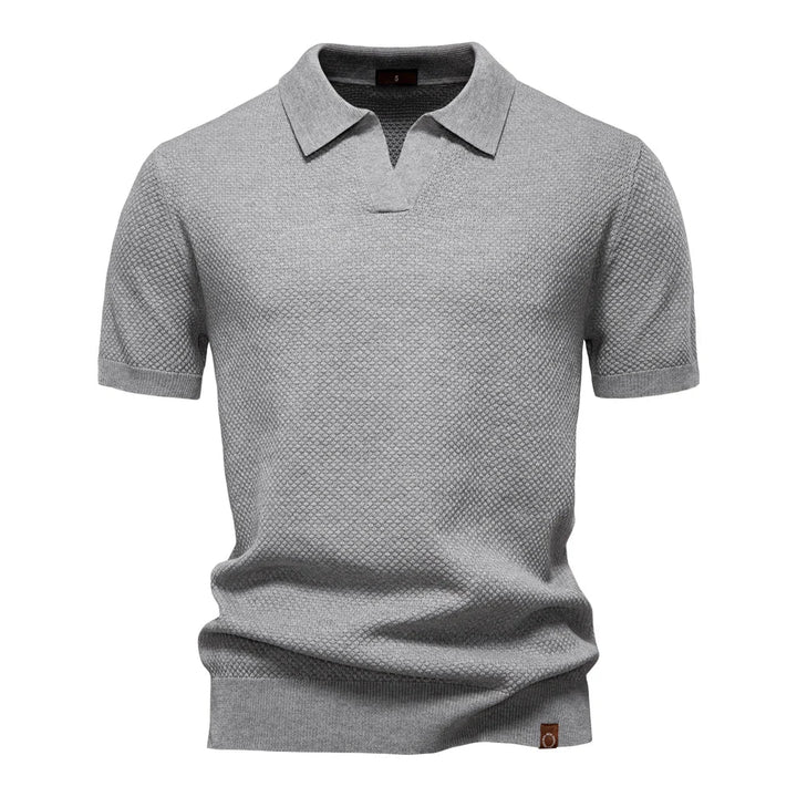 Klassisk herre poloskjorte med korte ermer i bomull. Perfekt for sommer, fritid og business casual.