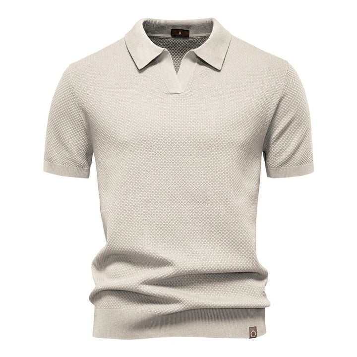 Allsidig herre poloskjorte med korte ermer. Passer til både fritid og business casual anledninger.
