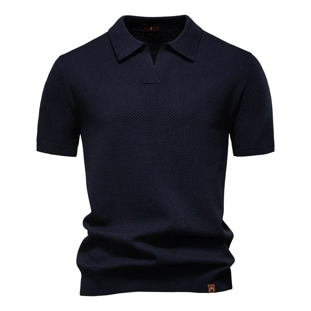 Enkel og chic herre poloskjorte, korte ermer. Klassisk design gir en komfortabel og moderne stil.