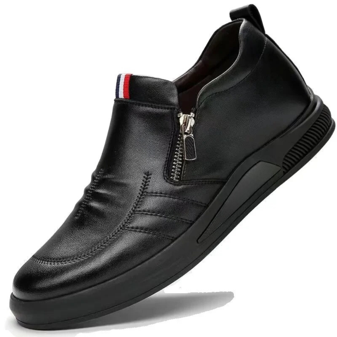 Menns pustende slip-on loafers; klassisk design, komfortabel for sommer og hverdag.