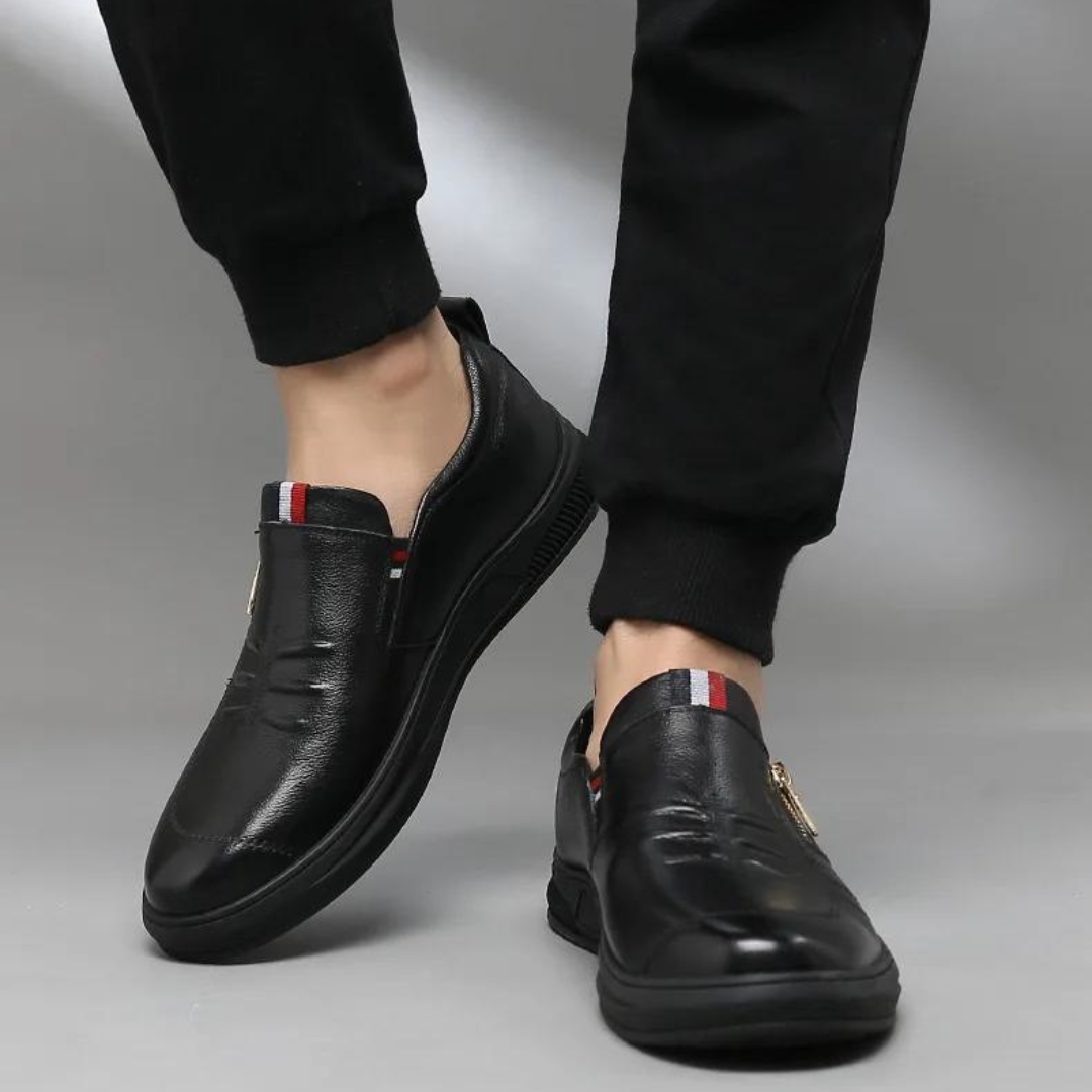 Detalj av sålen på menns pustende slip-on loafers; sikrer godt grep og komfort hele dagen.