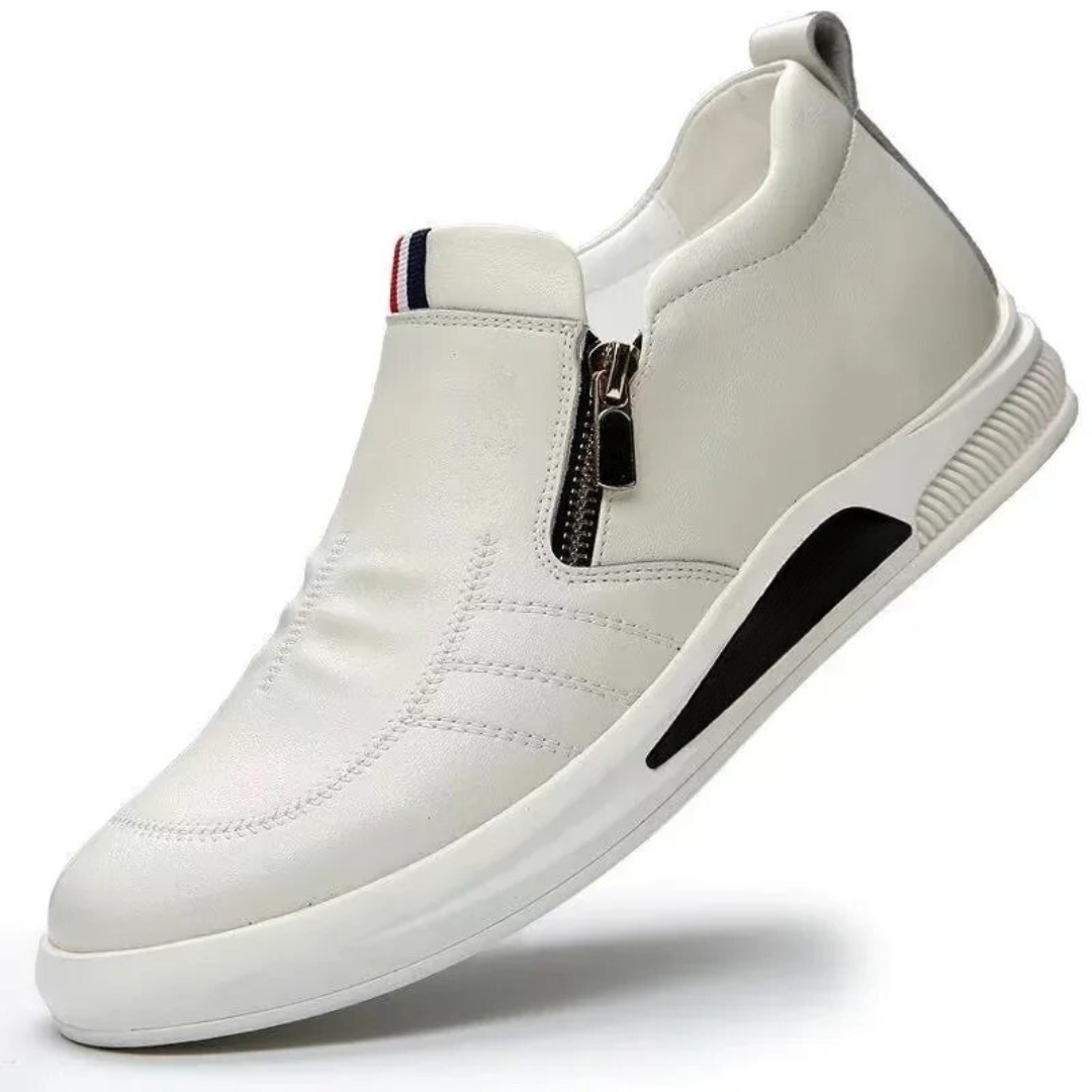 Letvektige pustende loafers for menn; essensielle sommersko med enkel slip-on funksjon.