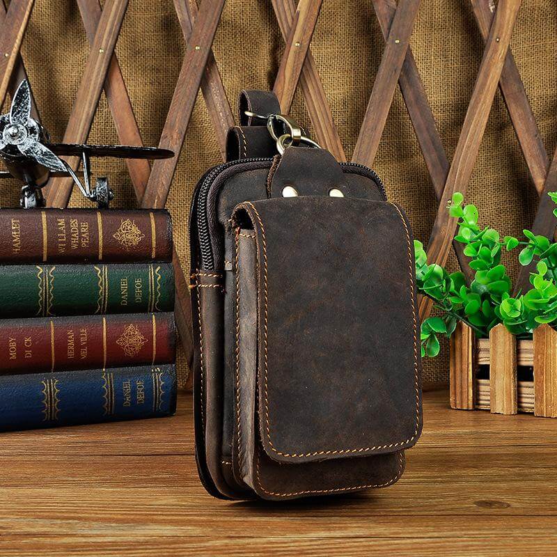 Robust midjeveske i ekte skinn for menn, med justerbart feste for belte eller bag.