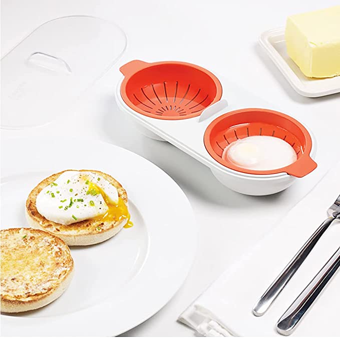 Gul og oransje mikrobølge eggepocher i PP/silikon. Lager perfekte pocherte egg raskt og enkelt.