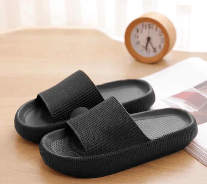 Myke, støtdempende unisex tøfler i EVA skum. Sklisikre innesko/badesko for optimal komfort.