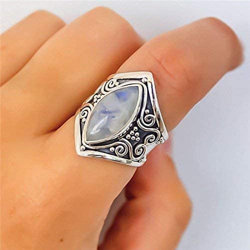 Unik månesteinsring for kvinner i 925 sølv. Spirituell edelsten og sjarmerende boho vintage design.