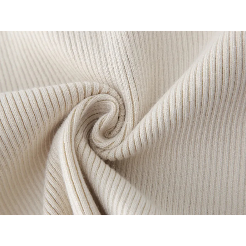 Elegant strikkegenser og bukse sett for dame, ideelt for varm og komfortabel vintermote.